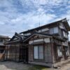 空き家バンク【売買】300万円（応相談）新潟県岩船郡関川村大字深沢　長閑な田園地帯　作業場・車庫２台・駐車場４台付き７ＤＫ和風２階建　水洗トイレ　縁側・回り廊下・薪風呂有